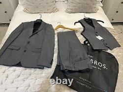 DKNY From Moss Bros Mens 3 piece Grey Suit Slim Fit W28R Chest 36R