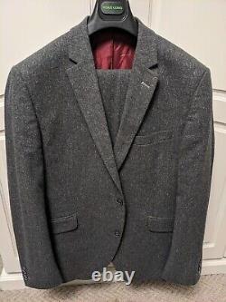 Gibson London Grey 2 piece suit Size 42 chest, slim fit, worn once