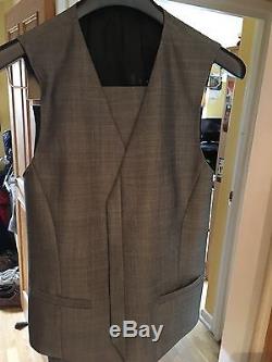 Hugo Boss 3 Piece Slim Fit Suit, Grey size 48. Worn less than 5 times